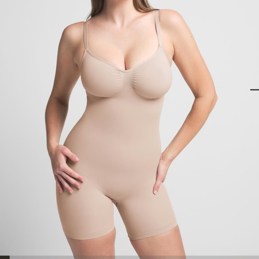 SKIMS seamless sculpt Women's mid thigh Shapewear Bodysuit